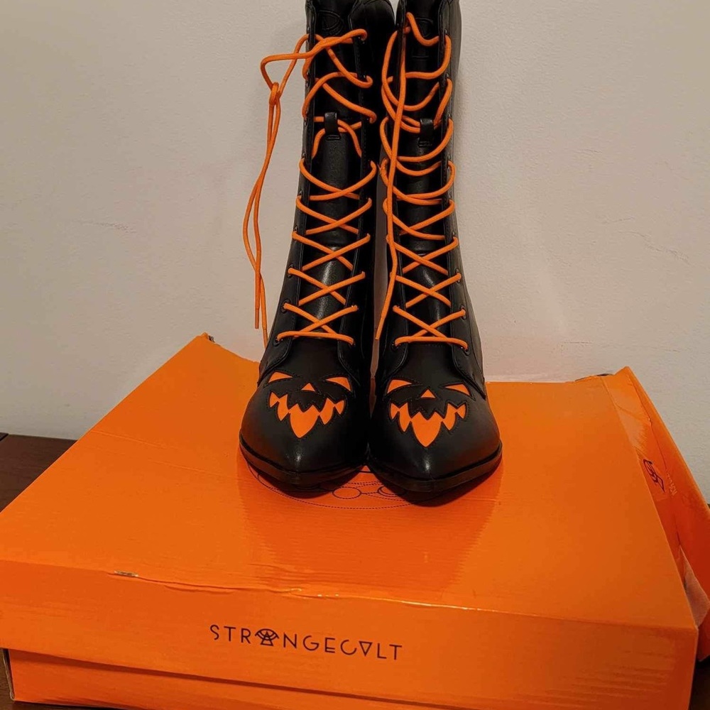 Strangecvlt size 8 jackolantern boot